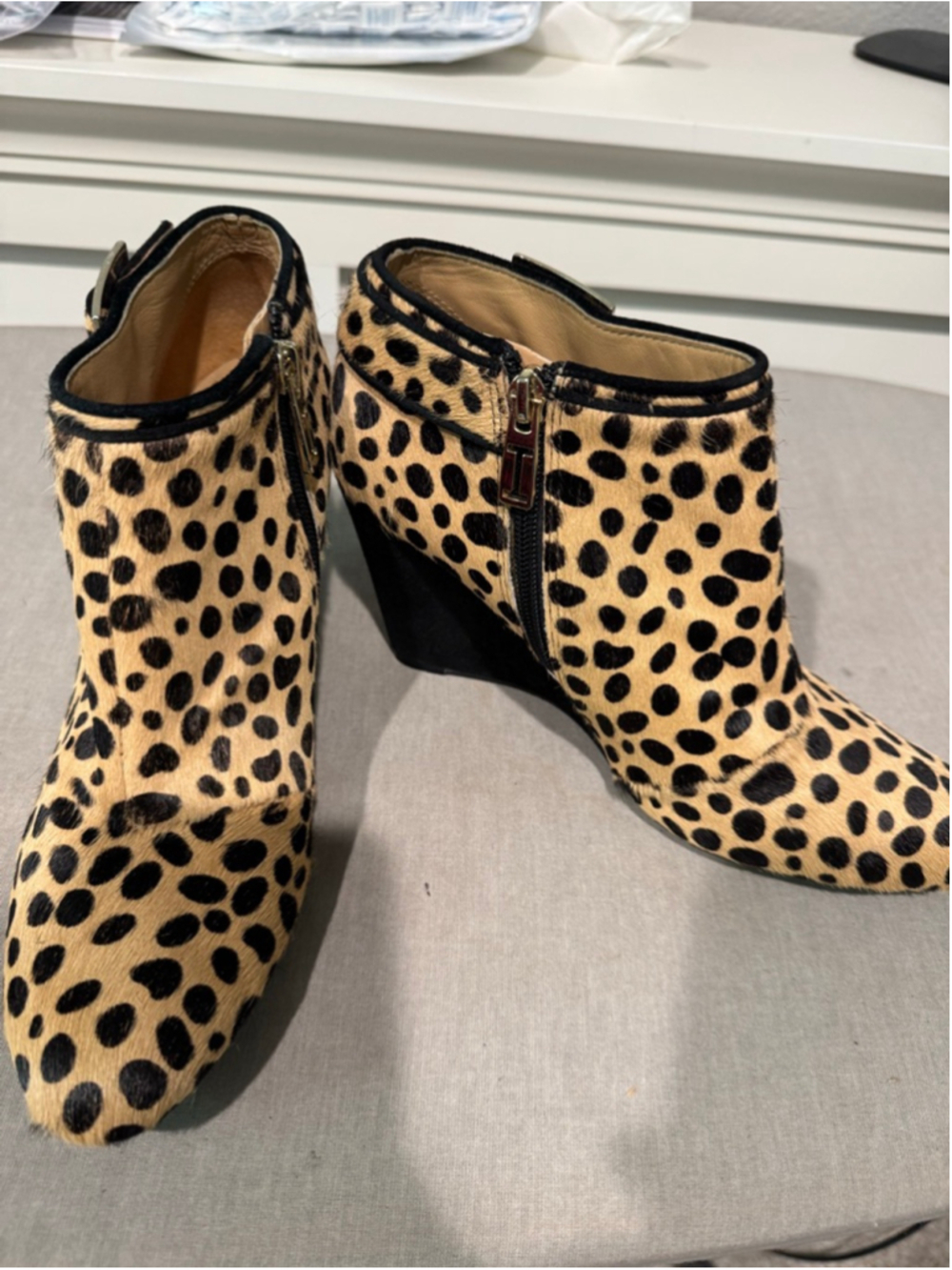 Women's Isaac Mizrahi Leopard Print Ankle Wedge Heel Boots Size 8 Beige Black